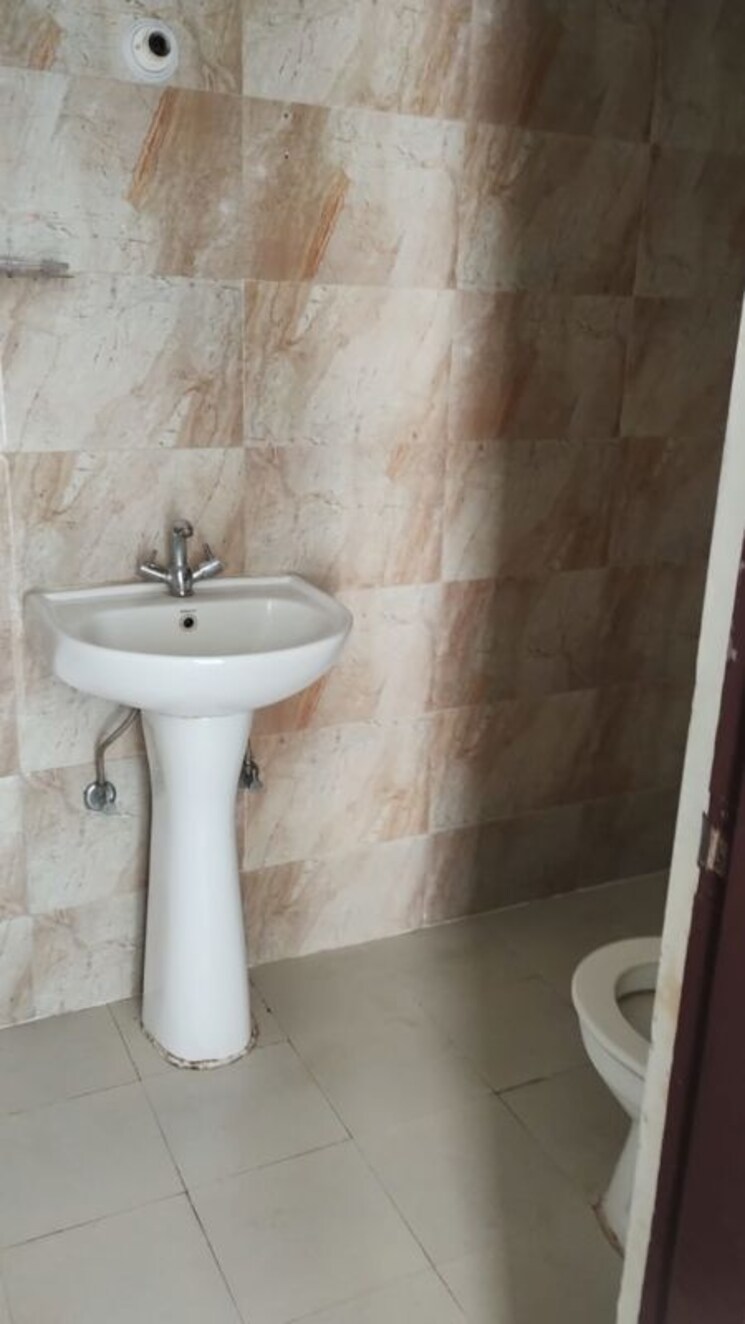 Bathroom, ajnara-daffodil 3.5 Bedroom 1725 Sq.Ft. Apartment In Sector 137 Noida 9461948