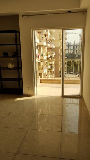 Bathroom in 3.5 BHK Apartment at Ajnara Daffodil, Sector 137 – for Sale