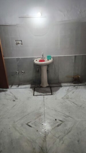 Bathroom in 2.5 BHK Builder Floor at Govindpuram Residency, Govindpuram – for Rent