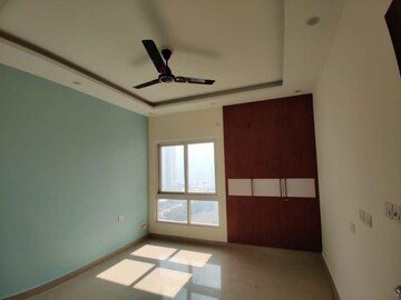 Room in 2.5 BHK Apartment at UPAVP Ganga Yamuna And Hindon Enclave, Pratap Vihar – for Rent