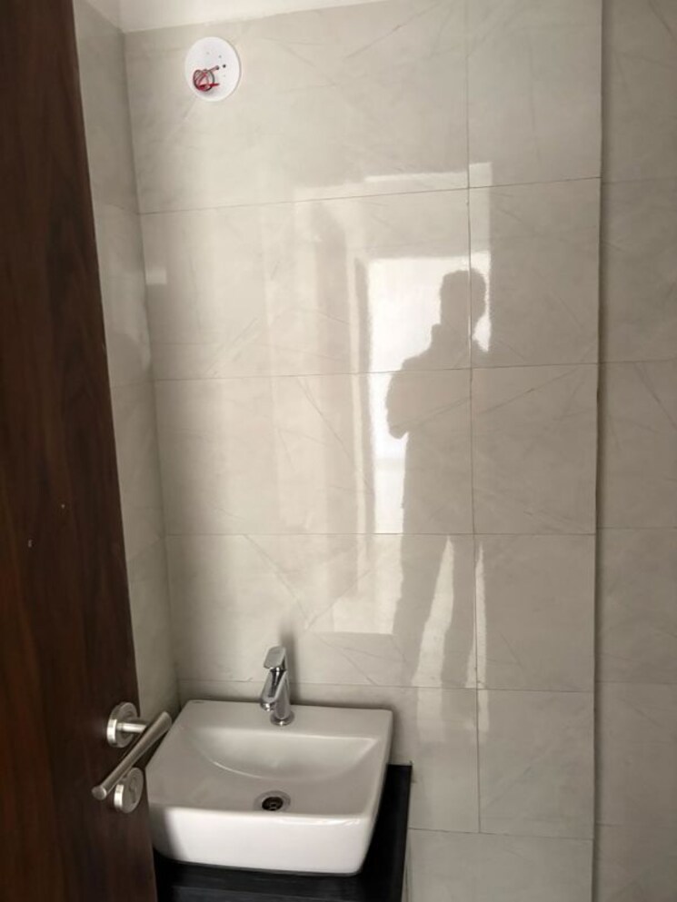 Bathroom, dem-phoenix 1 Bedroom 370 Sq.Ft. Apartment In Malad East Mumbai 9825330