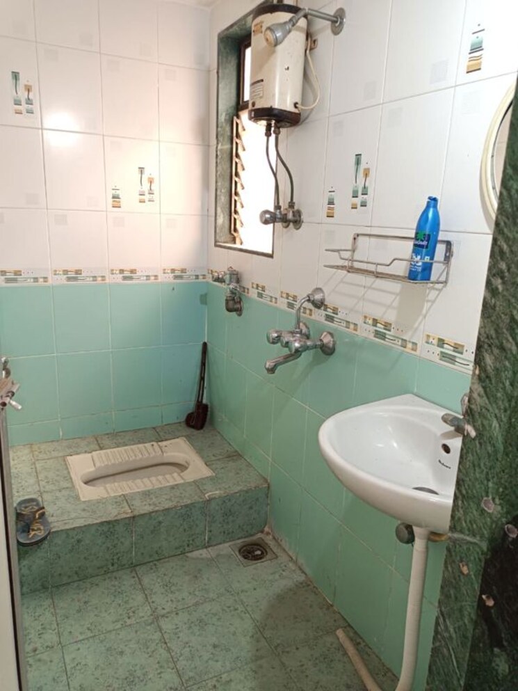 Bathroom, sadguru-complex-ii 2 Bedroom 940 Sq.Ft. Apartment In Goregaon West Mumbai 9825379