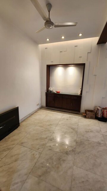 Room in 3 BHK Builder Floor at Greater Kailash – for Rent