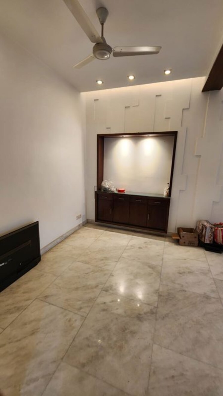 Room, greater kailash 3 Bedroom 1800 Sq.Ft. Builder Floor In Greater Kailash Delhi 9825401