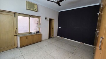 Room in 3 BHK Builder Floor at Greater Kailash – for Rent