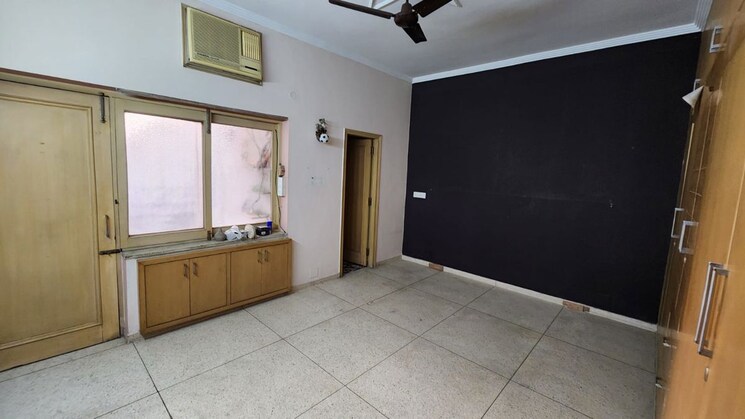 Room, greater kailash 3 Bedroom 1800 Sq.Ft. Builder Floor In Greater Kailash Delhi 9825401