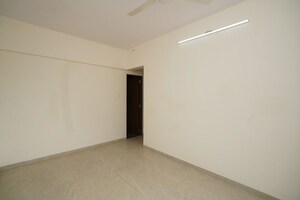 Room in 2 BHK Apartment at Abrol Signature, Malad West – for Rent