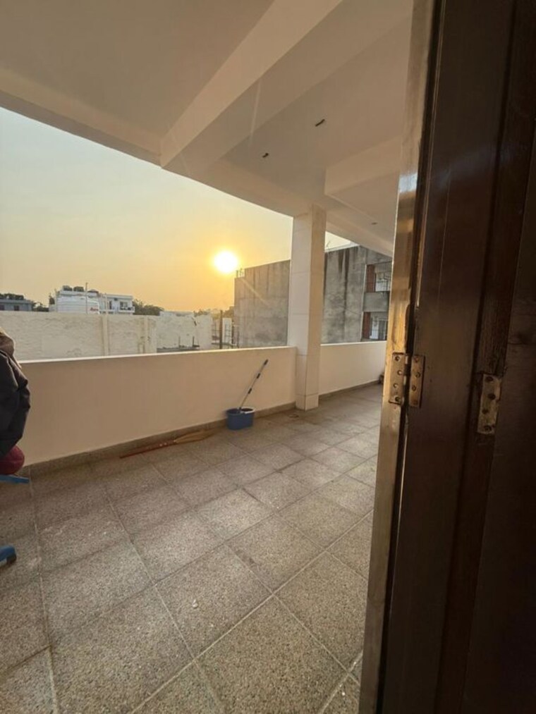 Balcony, sector 31 3 Bedroom 2000 Sq.Ft. Builder Floor In Sector 31 Gurgaon 9825419