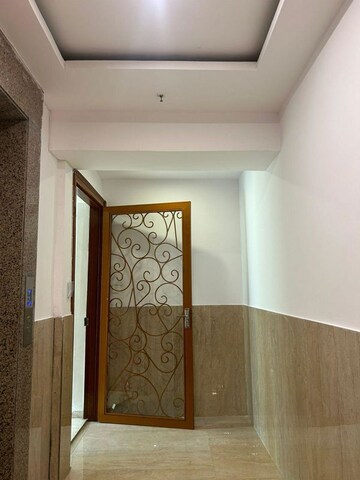 Furnished Amenities in 3 BHK Apartment at Mahagun Mezzaria, Sector 78 – for Rent