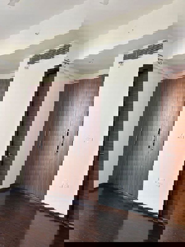 3 BHK + Pooja Room 2500 Sq.Ft. Apartment in Mahagun Mezzaria