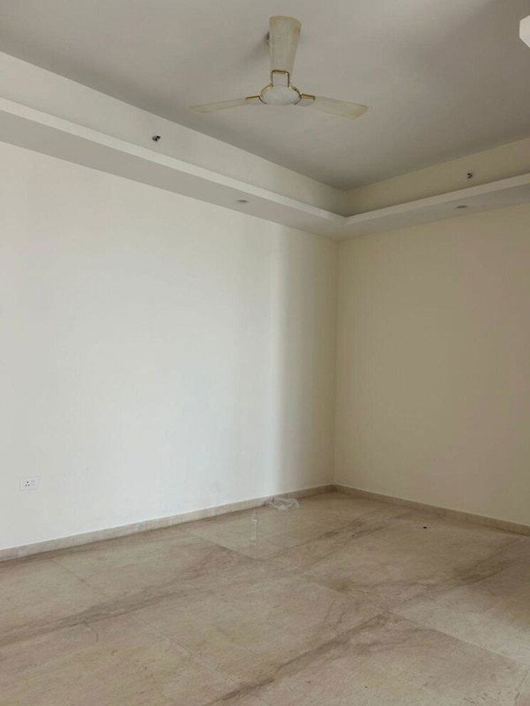 Room, mahagun-mezzaria 3 Bedroom 2500 Sq.Ft. Apartment In Sector 78 Noida 9825382