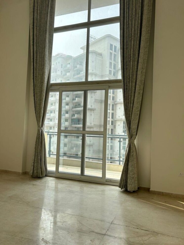 Room, mahagun-mezzaria 3 Bedroom 2500 Sq.Ft. Apartment In Sector 78 Noida 9825382