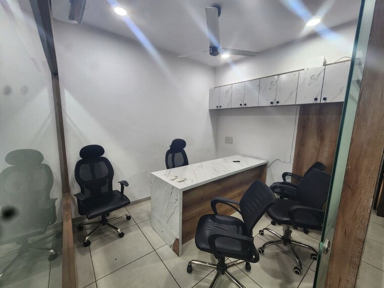 Team Area, thaltej Commercial Office Space 913 Sq.Ft. In Thaltej Ahmedabad 9825430