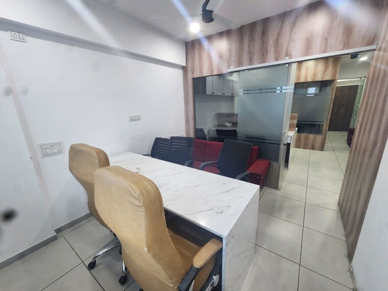 Team Area, thaltej Commercial Office Space 913 Sq.Ft. In Thaltej Ahmedabad 9825430