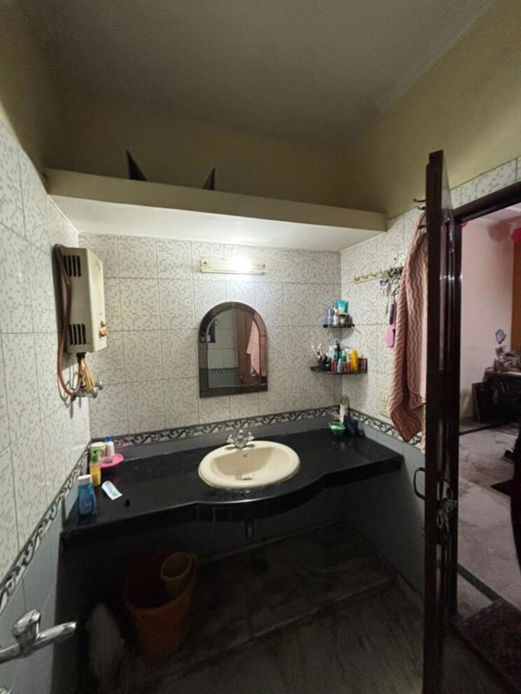 Bathroom, sector 15 3 Bedroom 1800 Sq.Ft. Builder Floor In Sector 15 Gurgaon 9825445