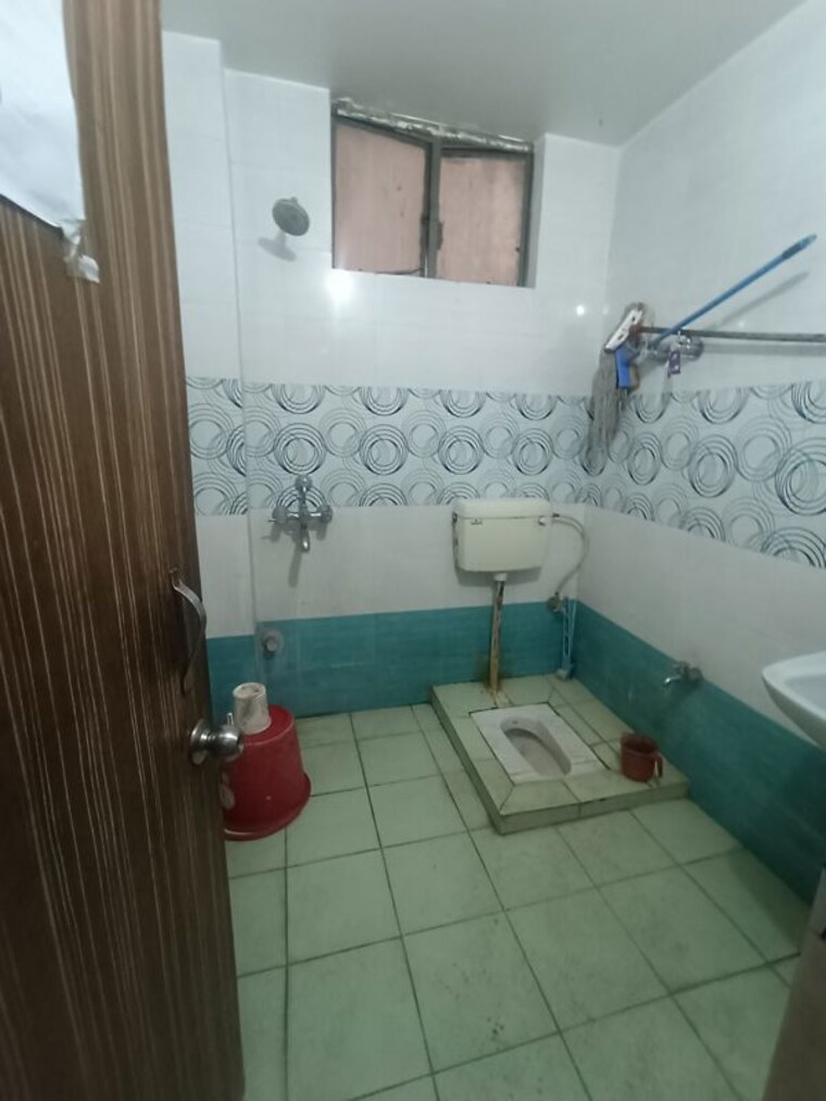 Bathroom, exhibition road Commercial Office Space 1000 Sq.Ft. In Exhibition Road Patna 9825449