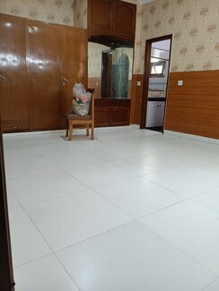 4 BHK + Pooja Room,Servant Room,Study Room,Extra Room Builder Floor For Sale in New Friends Colony