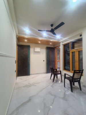 Room in 3 BHK Builder Floor at Sector 46 – for Rent
