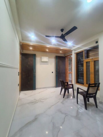 Room in 3 BHK Builder Floor at Sector 46 – for Rent