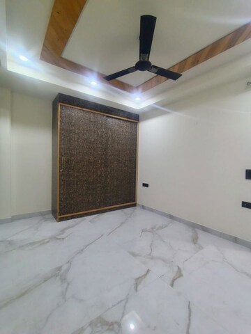 Room in 3 BHK Builder Floor at Sector 46 – for Rent