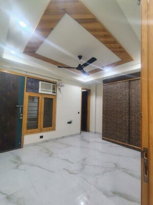 Room in 3 BHK Builder Floor at Sector 46 – for Rent