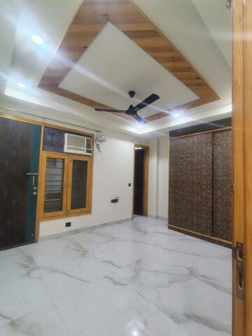 Room in 3 BHK Builder Floor at Sector 46 – for Rent