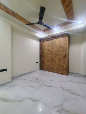 Room in 3 BHK Builder Floor at Sector 46 – for Rent