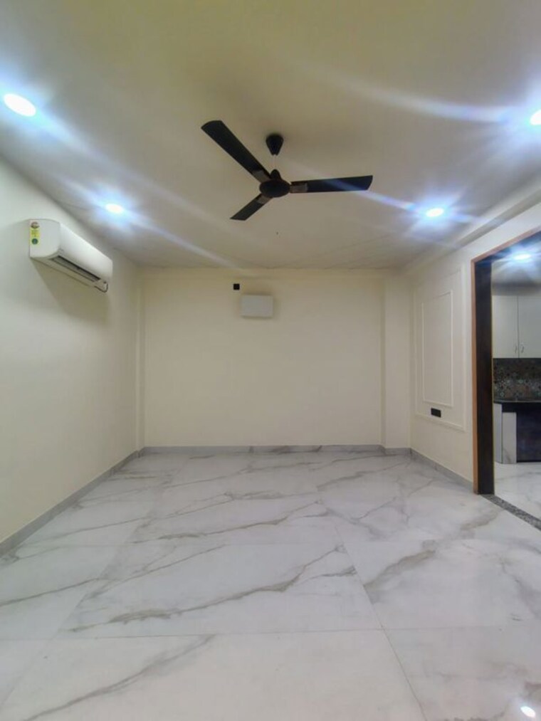 Room, sector 46 3 Bedroom 2050 Sq.Ft. Builder Floor In Sector 46 Gurgaon 9825459