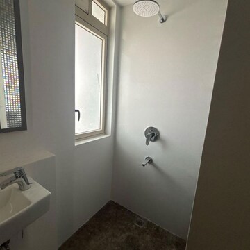 Room in 3 BHK Apartment at Lodha The Park, Century Mills – for Rent