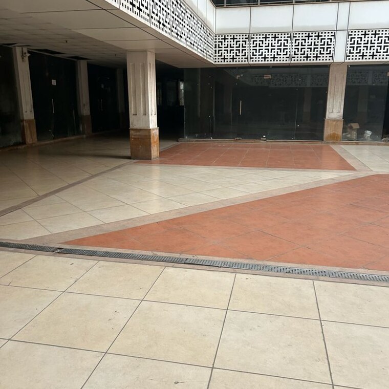  Parking, sector 61 Commercial Shop 543 Sq.Ft. In Sector 61 Sonipat 9825532