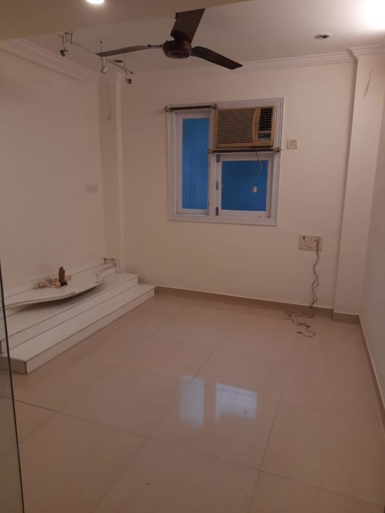 Room, morumal-mansion 3 Bedroom 1600 Sq.Ft. Apartment In Khar West Mumbai 9825524