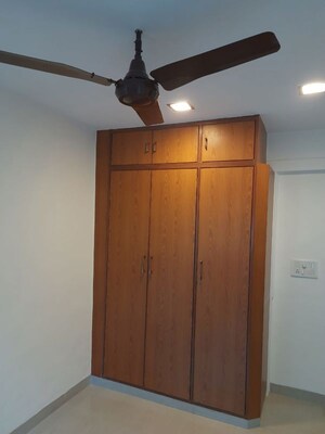 Furnished Amenities in 3 BHK Apartment at Morumal Mansion, Khar West – for Rent