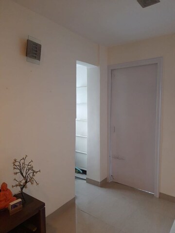 Room in 3 BHK Apartment at Morumal Mansion, Khar West – for Rent