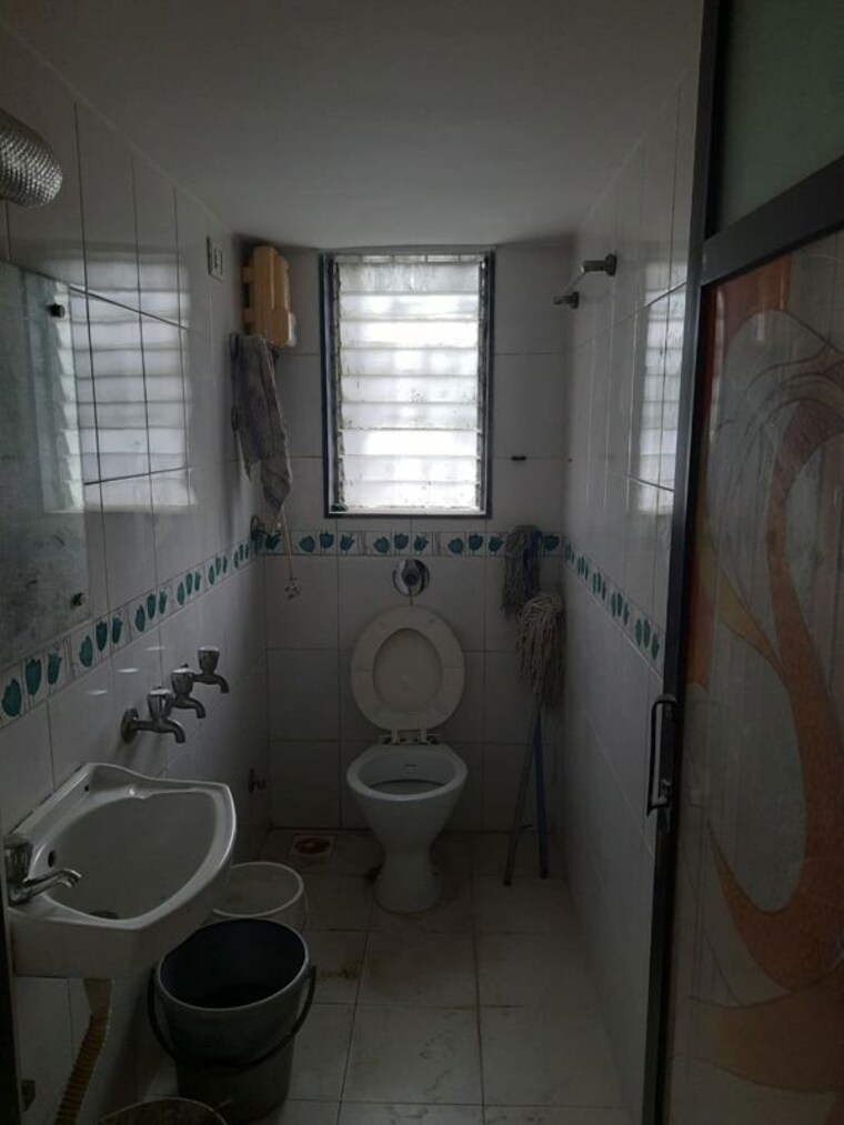 Bathroom, morumal-mansion 3 Bedroom 1600 Sq.Ft. Apartment In Khar West Mumbai 9825524