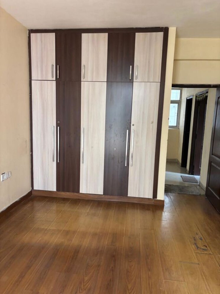 Room, tdi-the-retreat 3 Bedroom 250 Sq.Yd. Apartment In Sector 89 Faridabad 9825569