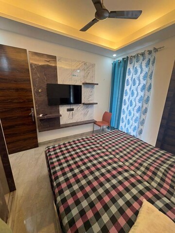 Bedroom in 3 BHK Builder Floor at Sector 46 – for Rent