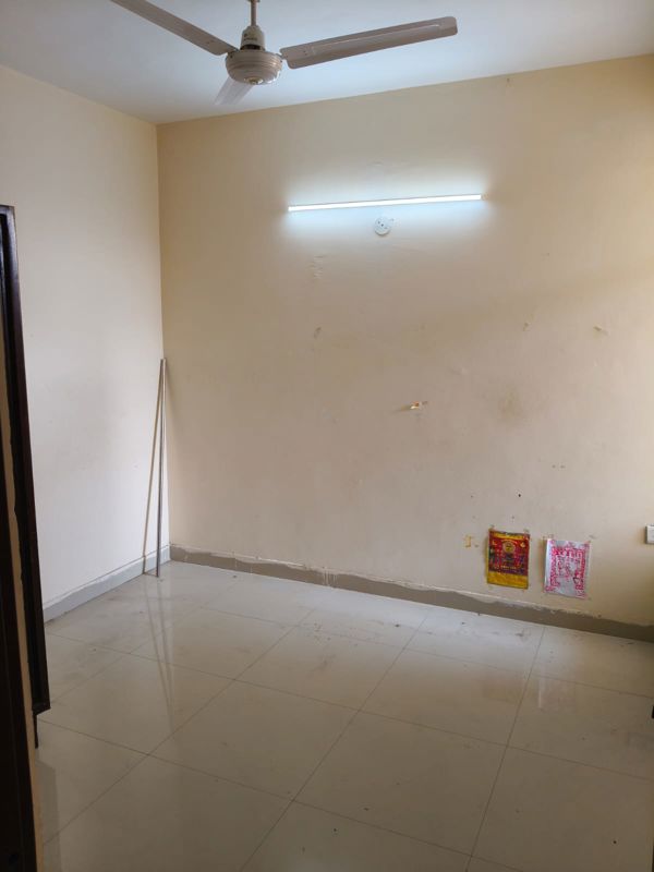 3 BHK + Servant Room 275 Sq.Yd. Apartment in BPTP Park 81