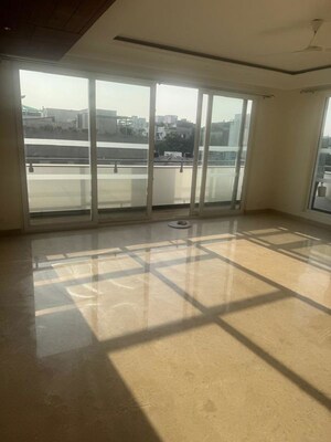 Room in 4 BHK Builder Floor at Vasant Vihar – for Rent