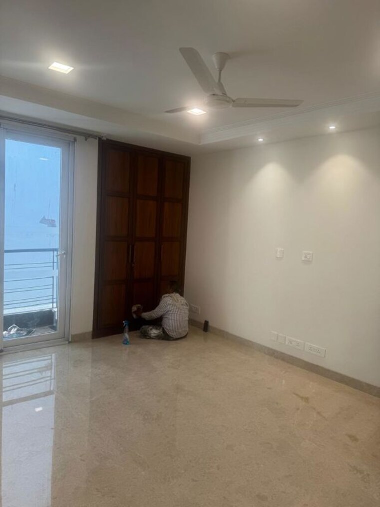 Room, vasant vihar 4 Bedroom 5400 Sq.Ft. Builder Floor In Vasant Vihar Delhi 9825602