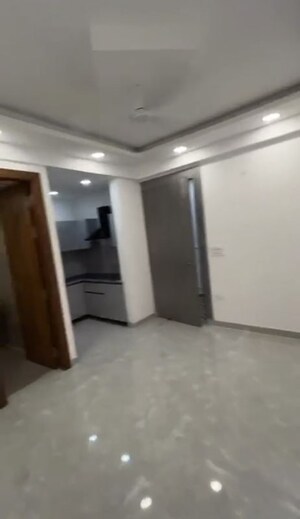 Room in 1 BHK Builder Floor at Dera Mandi – for Rent