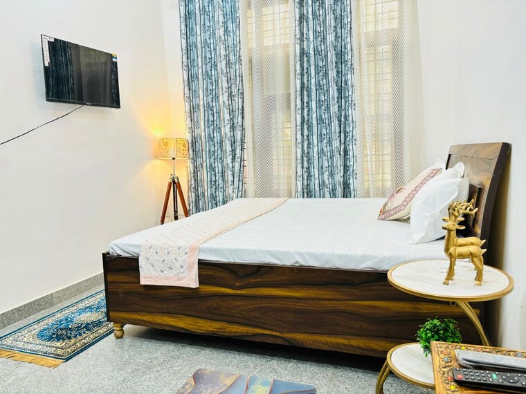 Bedroom, saket 4 Bedroom 300 Sq.Yd. Apartment In Saket Delhi 9825610