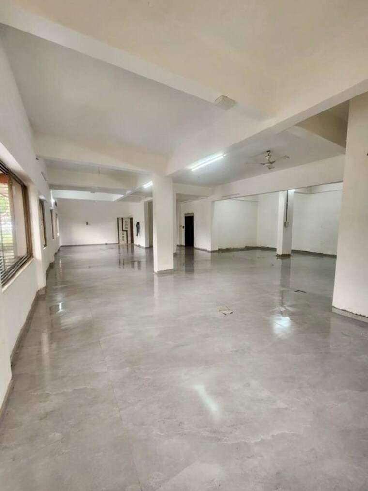 Room, wagle industrial estate Commercial Office Space 2300 Sq.Ft. In Wagle Industrial Estate Thane 9825592