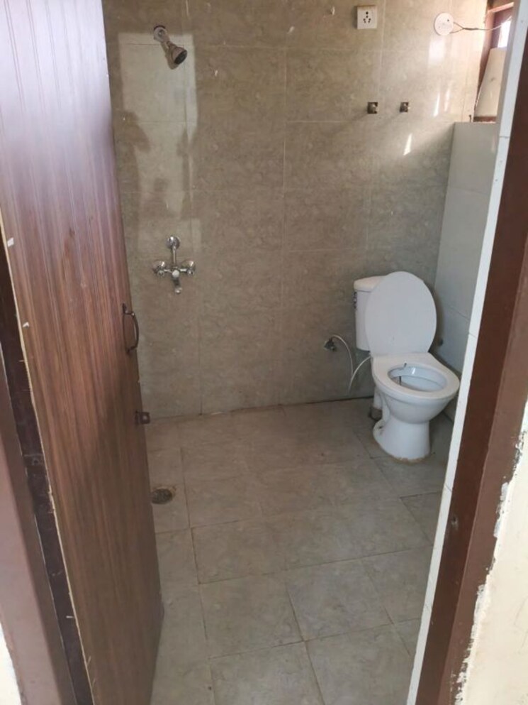 Bathroom, bptp-park-81 3 Bedroom 300 Sq.Yd. Apartment In Sector 81 Faridabad 9825621