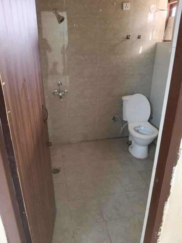 Bathroom, bptp-park-81 3 Bedroom 300 Sq.Yd. Apartment In Sector 81 Faridabad 9825621