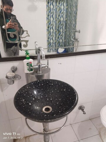 Master Bedroom in 4 BHK Apartment at Saket – for Rent