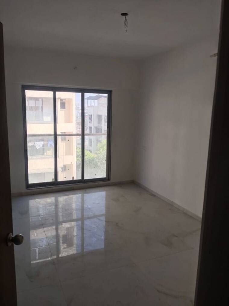 Room, giriraj-chs-naupda 3 Bedroom 925 Sq.Ft. Apartment In Naupada Thane 9825628