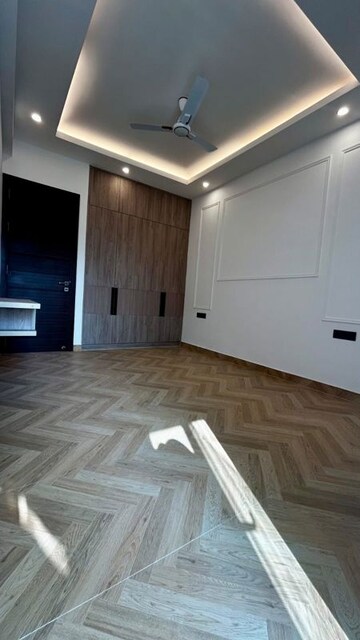 Room in 3 BHK Apartment at Raj One Good Earth, Sector 71 – for Rent