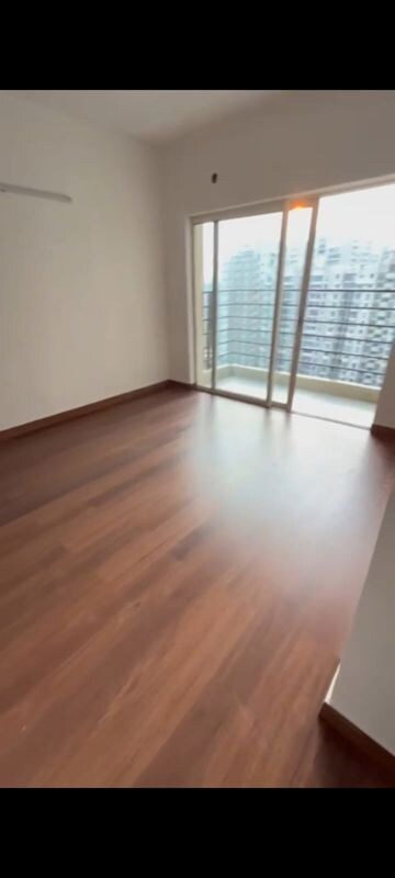 Room in 3 BHK Apartment at Paras Tierea, Sector 137 – for Sale