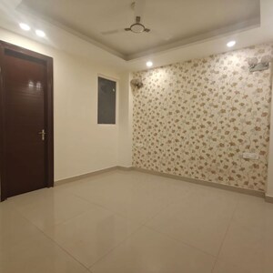 Room in 4 BHK Apartment at Aradhya Homes, Sector 67a – for Rent