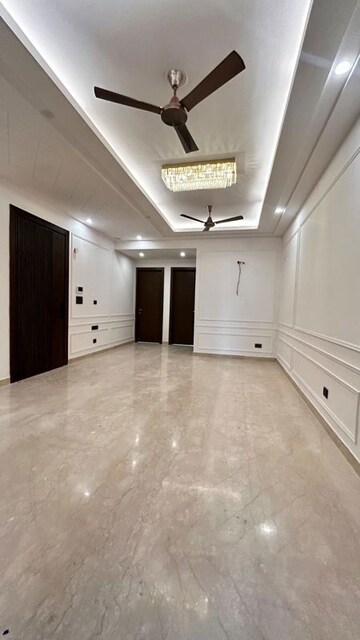 Building Lobby in 3 BHK Apartment at Raj One Good Earth, Sector 71 – for Rent